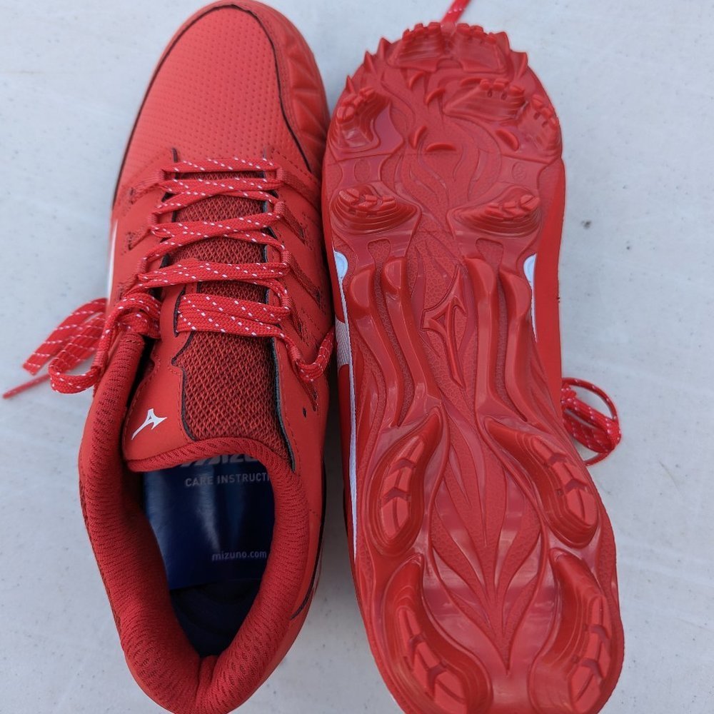 Mizuno Men's Red Athletic Shoes